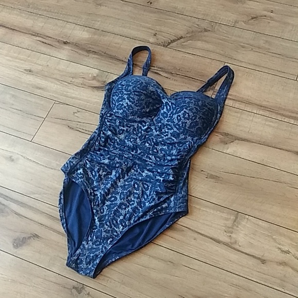 Blue And Silver Slimming Swimsuit By Nip Tuck. Size 6 - Picture 7 of 17